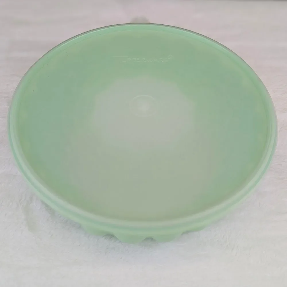 Vintage 1970s Tupperware Jello Mold in Jadeite Mint Green